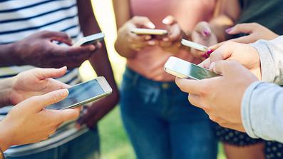 social-media-phones