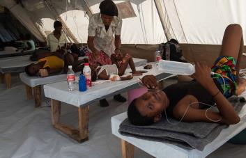 paciente-colera-haiti-medicos-sin-fronteras-14102022-efe-johnson-sabin-1-7cc9dd75-7b5e7ca3-focus-0-0-353-227