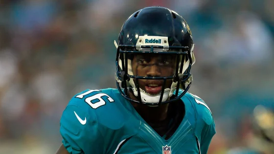 Antonio-Dennard-jugando-con-los-Jacksonville-Jaguars-en-2012-c81eda
