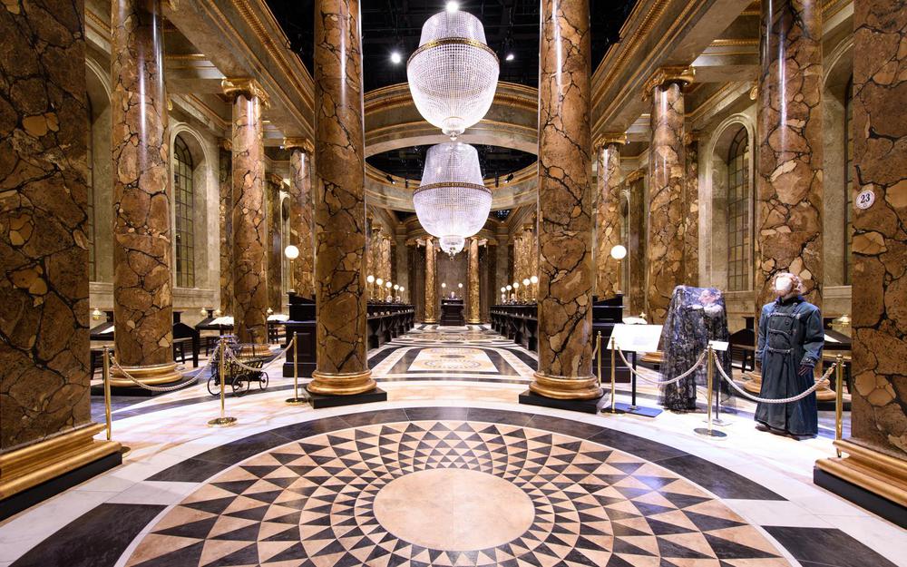98e9497a871ca740a9855ae5a8d3a997-Harry Potter at Warner Bros. Studio