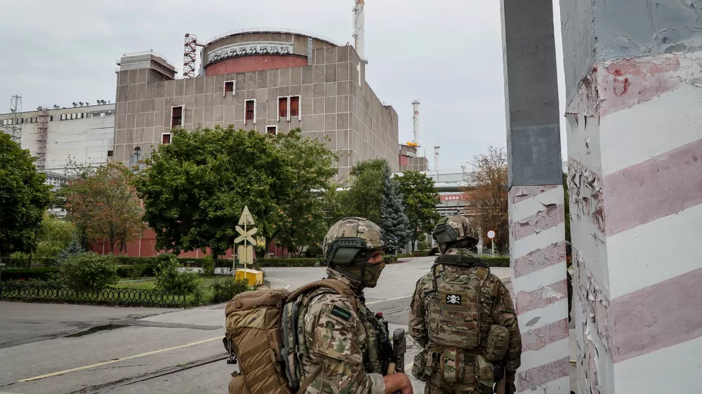 fotografia-archivo-militares-rusos-haciendo-guardia-planta-energia-nuclear-zaporiyia_98