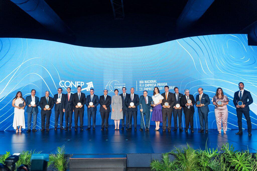 fotografia-oficial-de-reconocimiento-en-60-aniversario-del-conep-1024x683