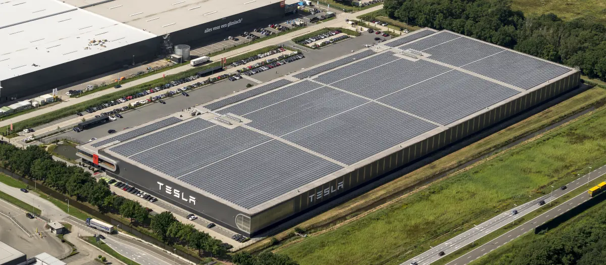 Tesla-planta-shutterstock_708858265