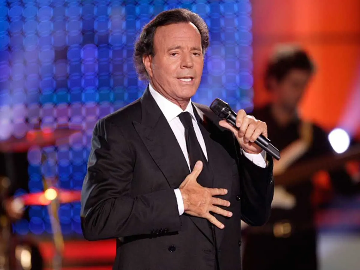 Julio-Iglesias-1200x900