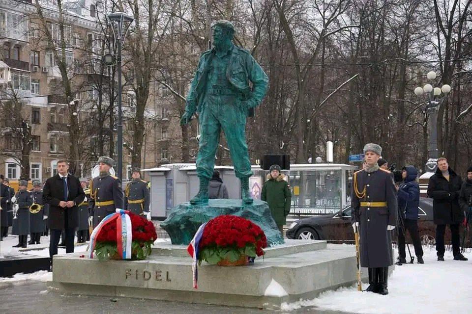 Inauguran-en-Rusia-estatua-de-Fidel-Castro