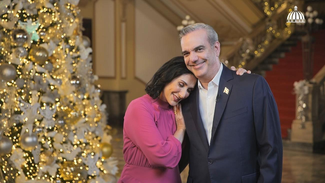 Presidente Abinader y su esposa Raquel Arbaje