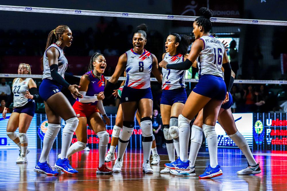 Las-Reinas-celebran-triunfo-ante-USA-scaled-1