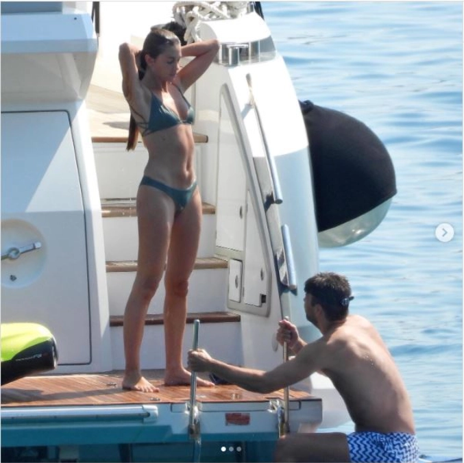 clara-chia-pique-grecia_2