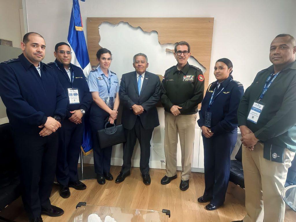 Ministro-de-Defensa-se-reune-con-embajador-Juan-Bolivar-Diaz-en-Espana-3-1024x768