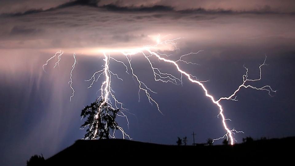 Fallecen-38-personas-en-un-dia-tras-caida-de-rayos-en-India-WF