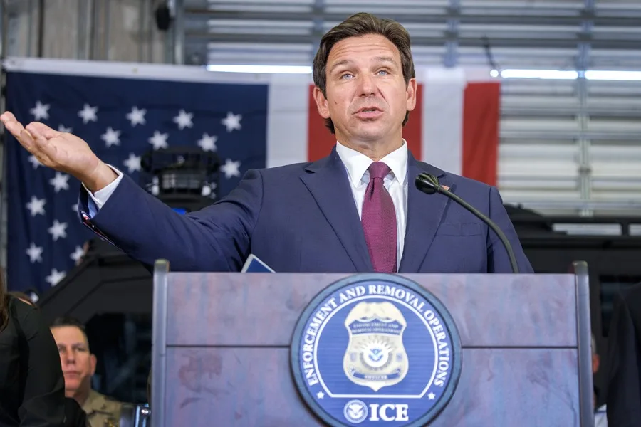 EPA4245-USA-IMMIGRATION-LAWS