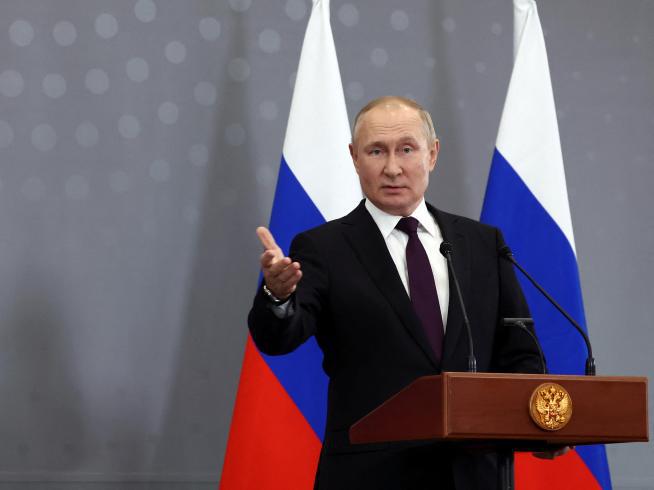 russian-president-putin-attends-a-news-conference-in-astana.r_d.4382-1731