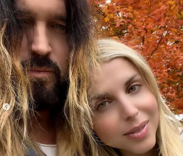 billy-ray-cyrus-comprometido-con-firerose