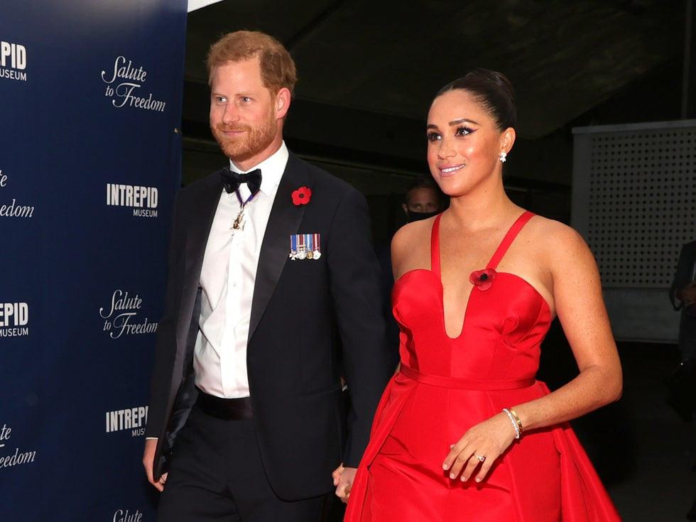 211119033747-prince-harry-duke-of-sussex-and-meghan-duchess-of-sussex-news-photo-1637336626