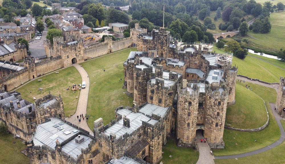 Alnwick_Castle,_Northumberland_-_51367751651