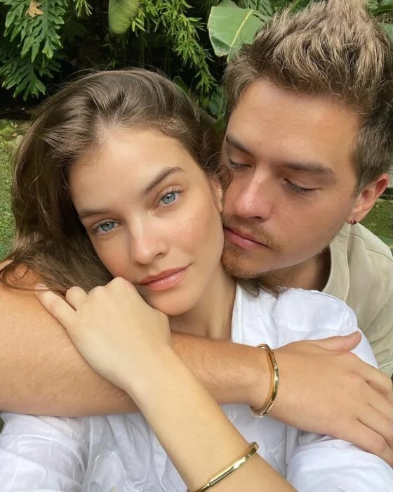realbarbarapalvin_307787361_589022816239884_1024196362681410033_n-560x700