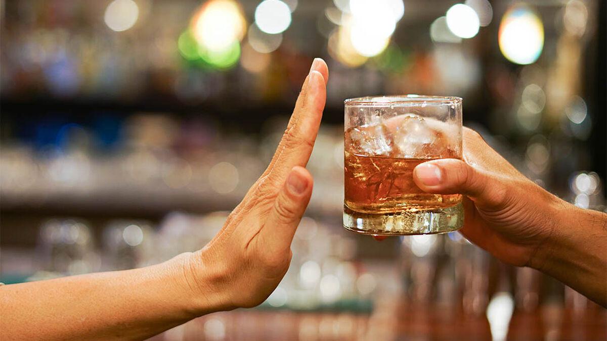 alergico-alcohol-sintomas-causas-comunes_1602150135_142599705_1200x675