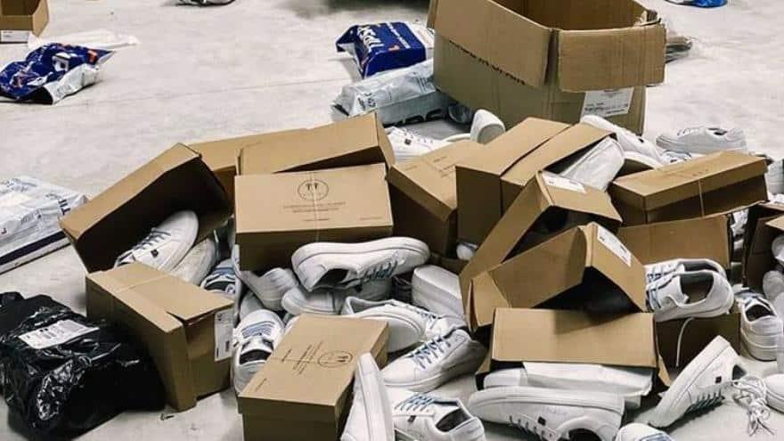 ¡Gracioso-Robaron-mas-de-200-tenis-de-marca-pero-todos-eran-del-mismo-pie