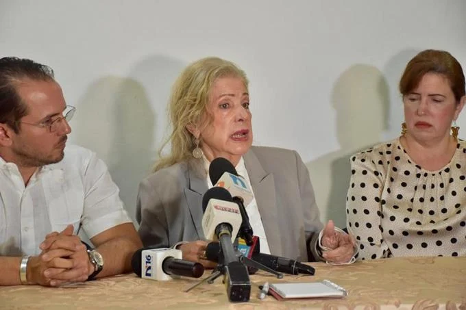 familia-y-fundacion-caamano-celebran-emision-de-acta-de-defuncion-por-la-jce (1)