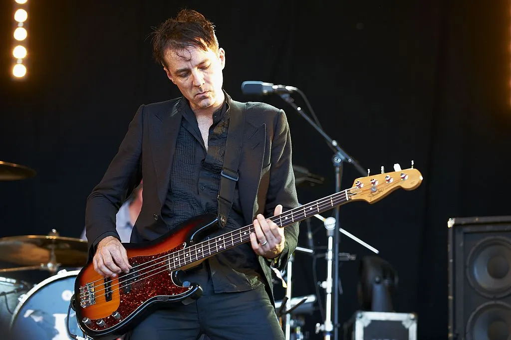steve-mackey-pulp-bajista