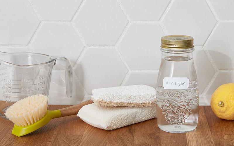 diferencia-vinagre-blanco-vinagre-limpieza