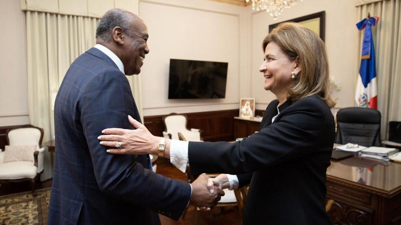 Vicepresidenta y Minsitro Antonio Almonte (1)