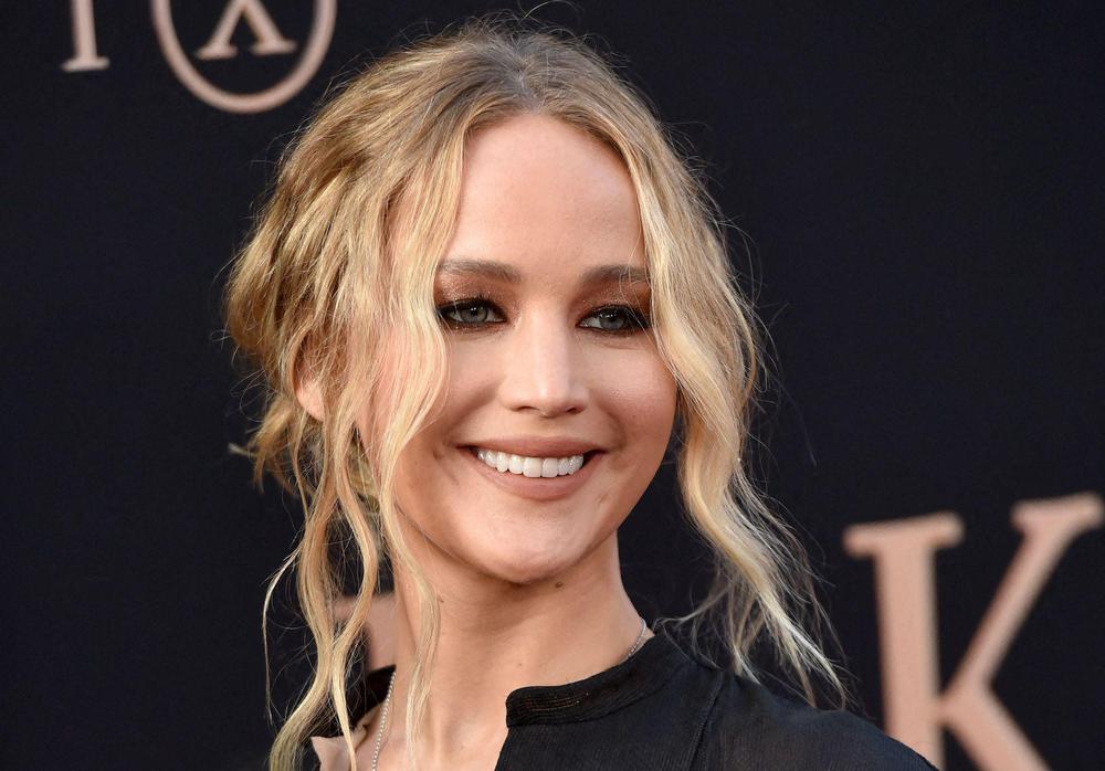 1650868805_Jennifer-Lawrence-como-mama-primera-salida-familiar-con-su-bebe