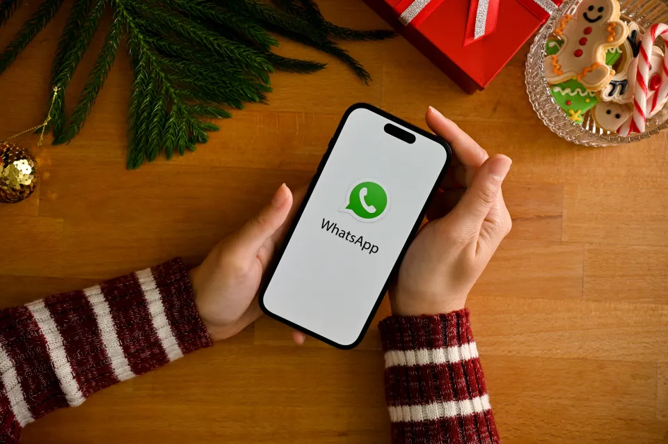 Ano-Nuevo-2023-como-programar-tus-felicitaciones-por-WhatsApp-en-Android-e-iOS-shutterstock_2230149771