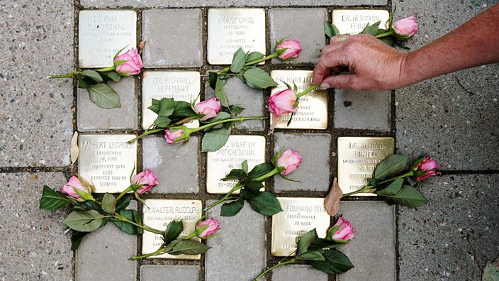 history-remembrance-stolpersteine-national-socialism_a
