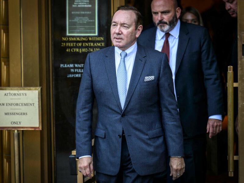 221017-Kevin-Spacey-ew-1252p-33423f-800x600