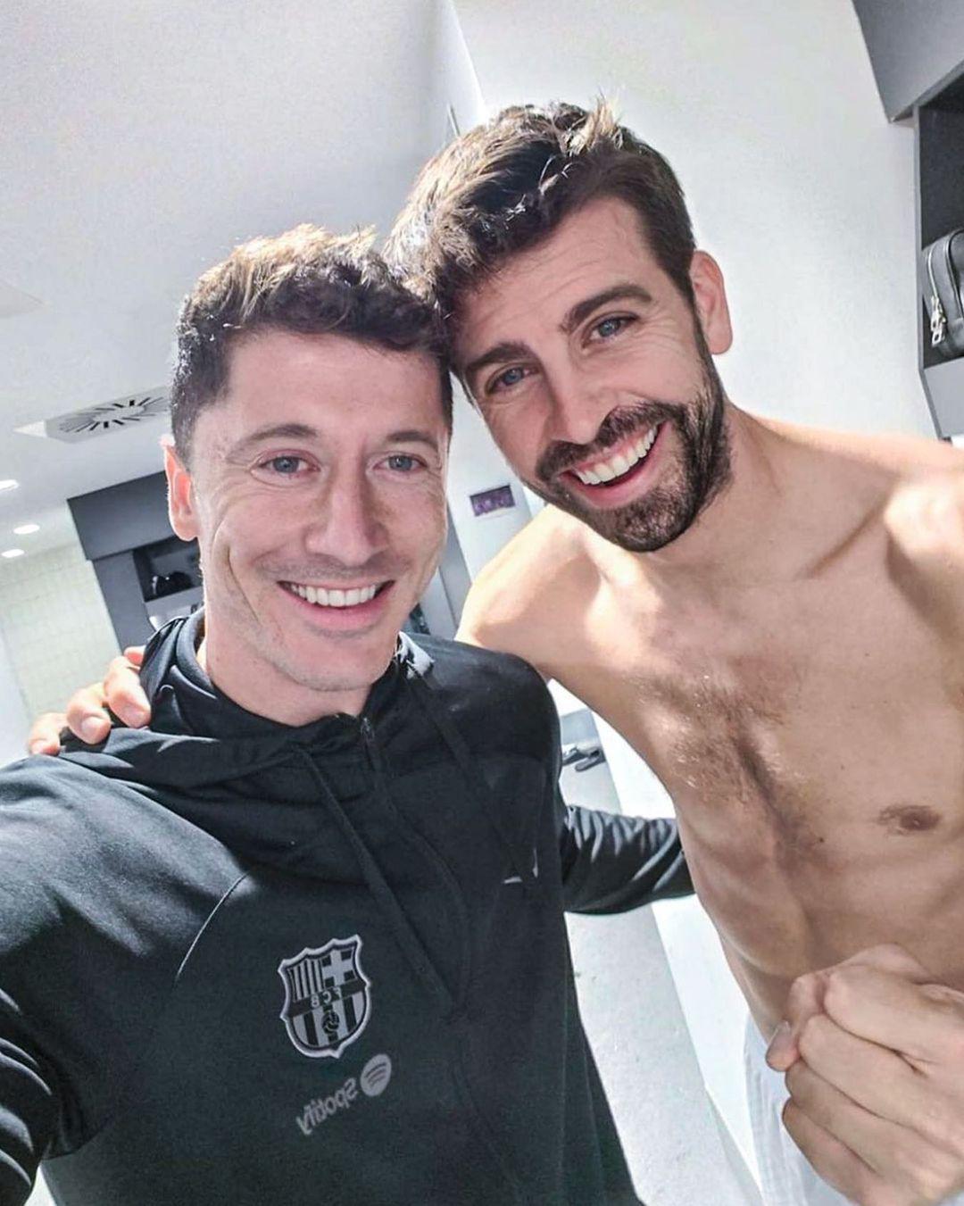 pique-desmejorado-sin-camiseta-1668418480