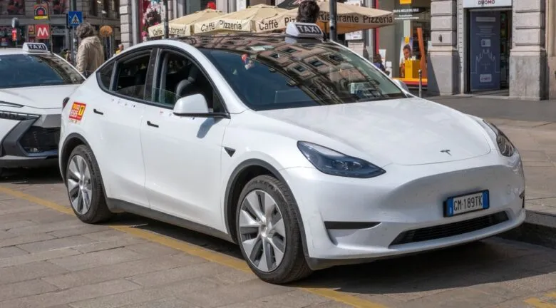 Tesla-Taxi-780x432