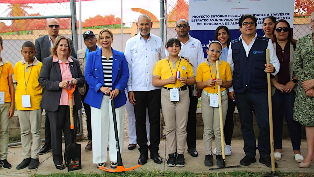 Inauguración huerto escolar INABIE 2