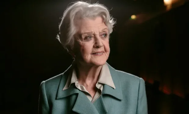 angela-lansbury-file-photo-1-6104620-1665517886403