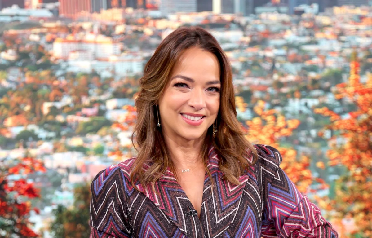 Adamari-Lopez-10