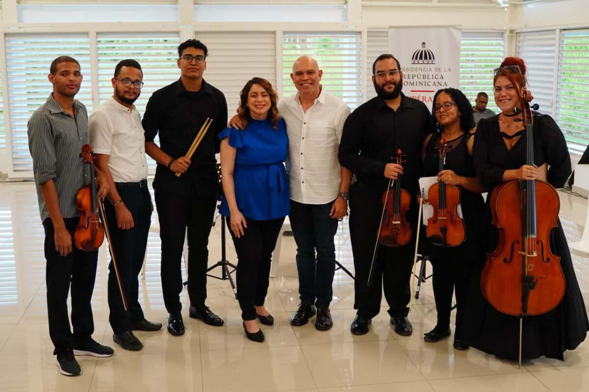 Este-espacio-de-formacion-artistica-ayudara-a-muchos-jovenes-de-la-zona-a-desarrollan-sus-habitalidades-en-la-musica-y-el-canto-1