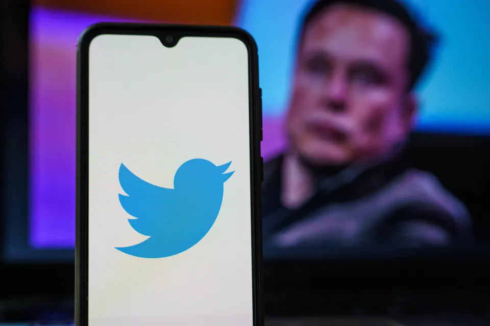 Twitter-vs-Elon-Musk-shutterstock_2143053743
