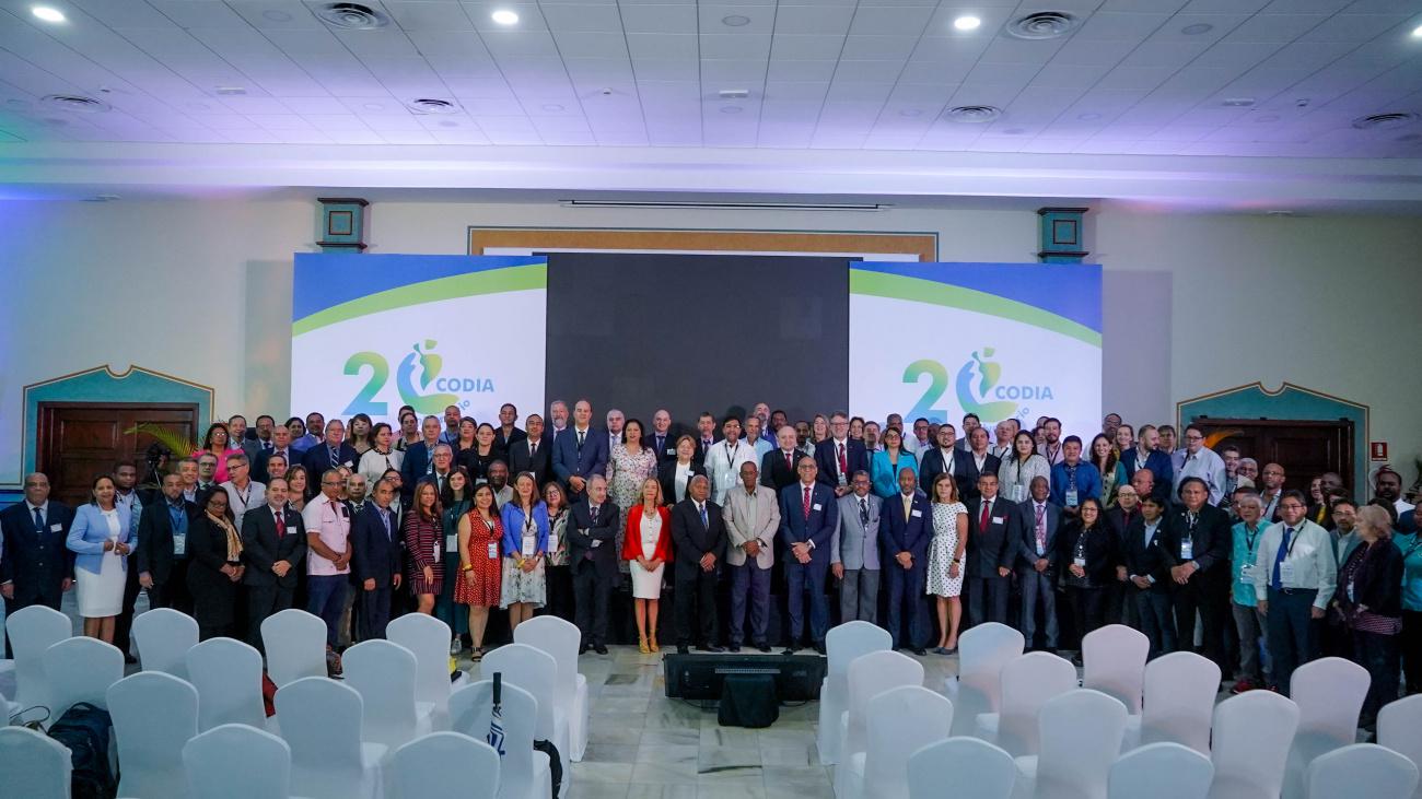 Foto 1. Directores de Agua y Meteorología de Iberoamérica, junto a representantes nacionales e internacionales.