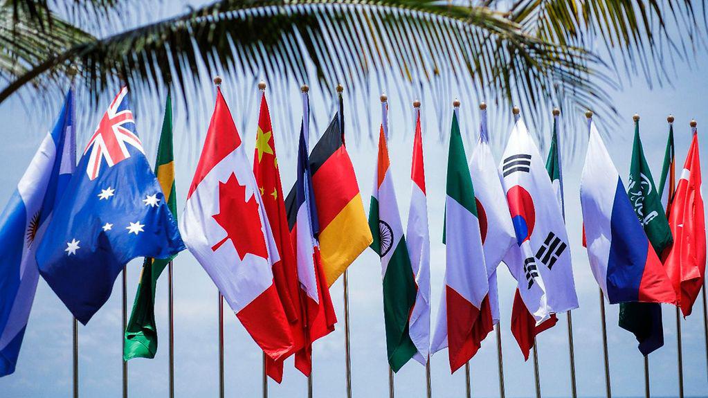 g20-gipfel-auf-bali-flaggen-der-g20-staaten-2022