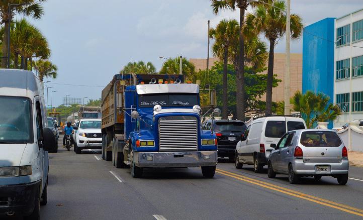 TRANSPORTE-CARGA-CAMIÓN-CIRCULACIÓN