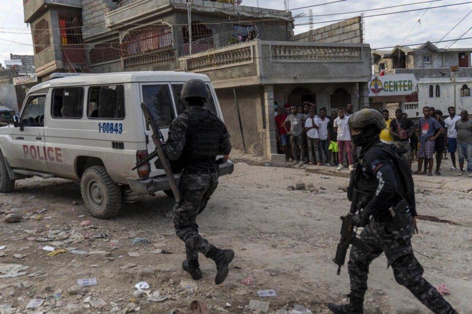 Policia-Haiti-960x640