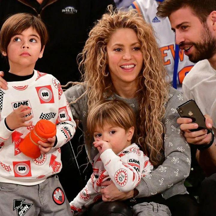 aseguran-que-shakira-le-ofrecio-a-pique-una-millonaria-suma-para-poder-irse-de-espana-con-milan-y-sasha-1387879