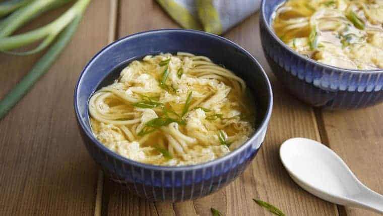 sopa-de-fideos-con-huevo