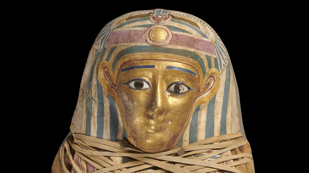 momia-de-un-joven-100-a-c-perteneciente-al-periodo-ptolemaico-tardio-romano-temprano-entre-el-100-a-c-y-el-100-d-c-originaria-de-hawara-la-principal-ciudad-de-la-region-de-el-fayum-egipto-1