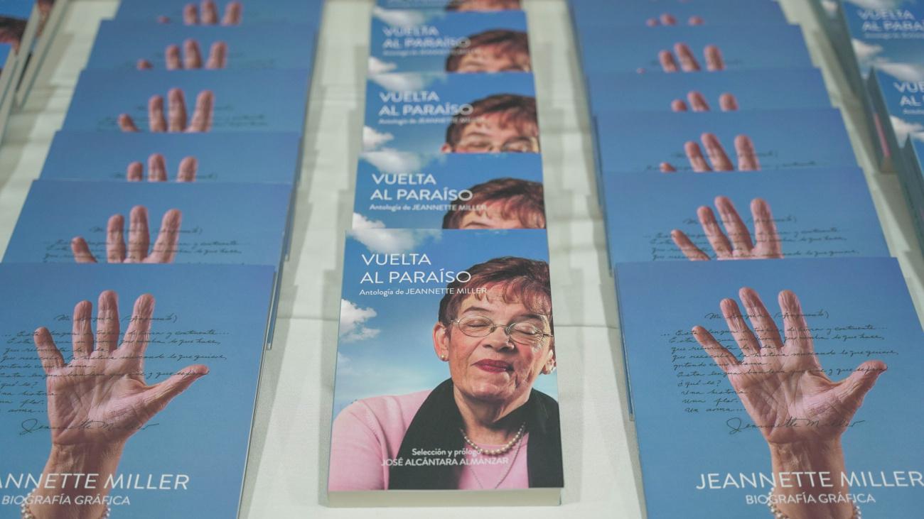 Los libros puestos en circulación de los libros “Vuelta al paraíso” y “Jeannette Miller, biografía gráfica”
