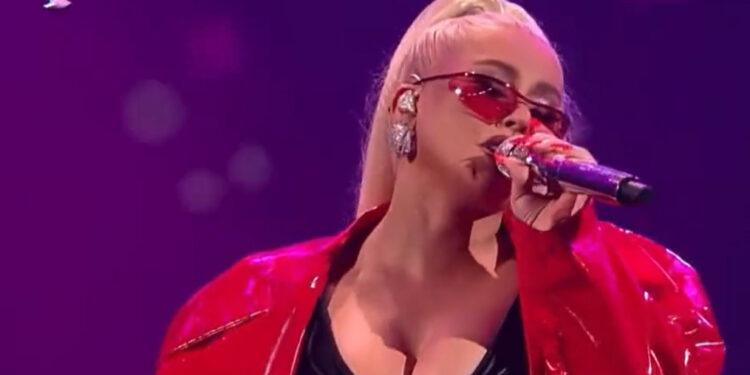 Christina-Aguilera-750x375