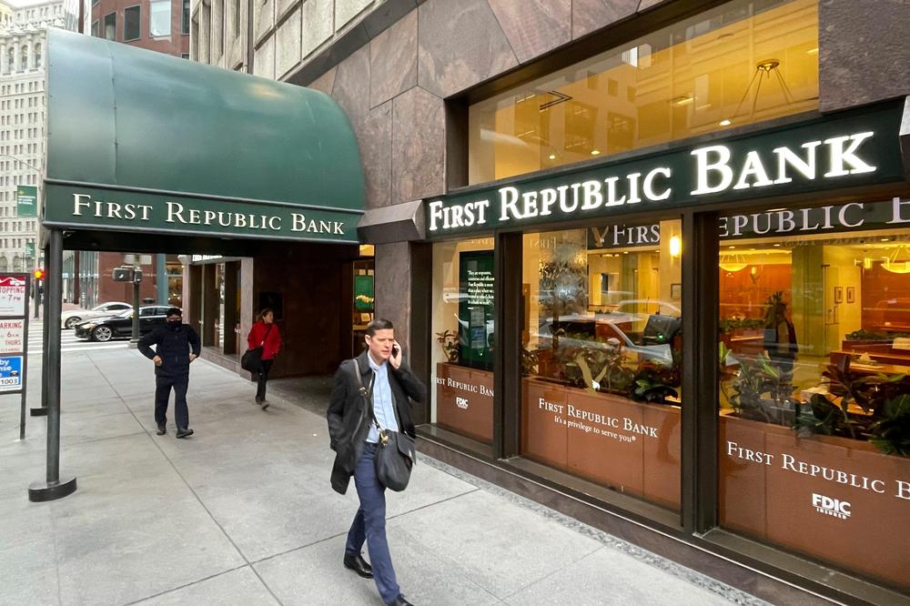 AP_EXPLICA-FIRST_REPUBLIC_BANK_64411