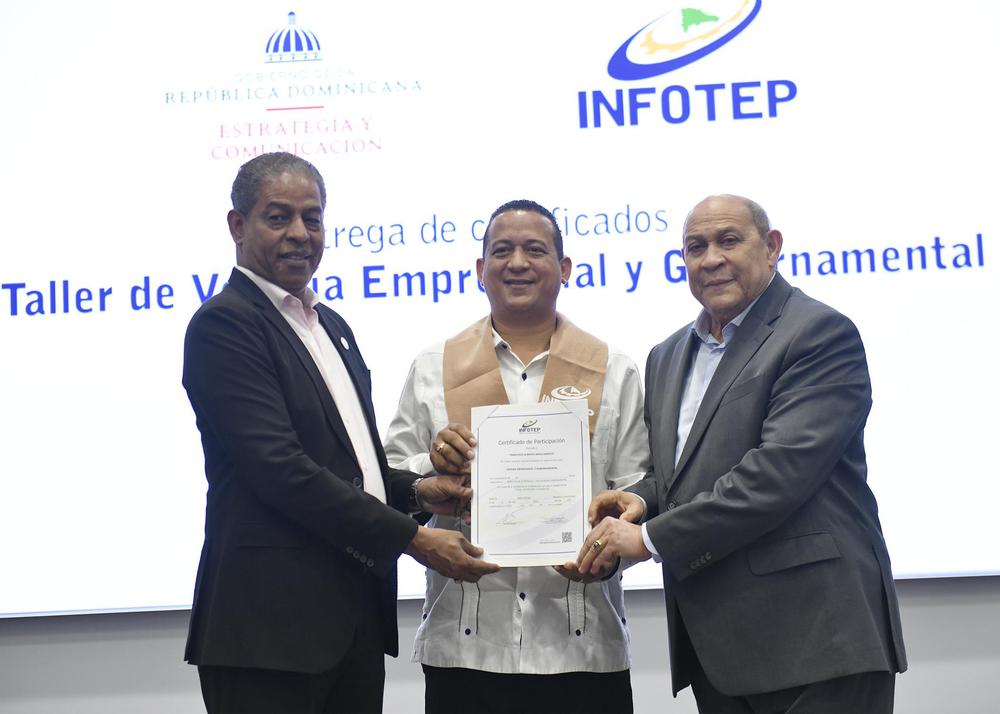Federico Reynoso y Rafael Santos Badía entregaron los certificados.