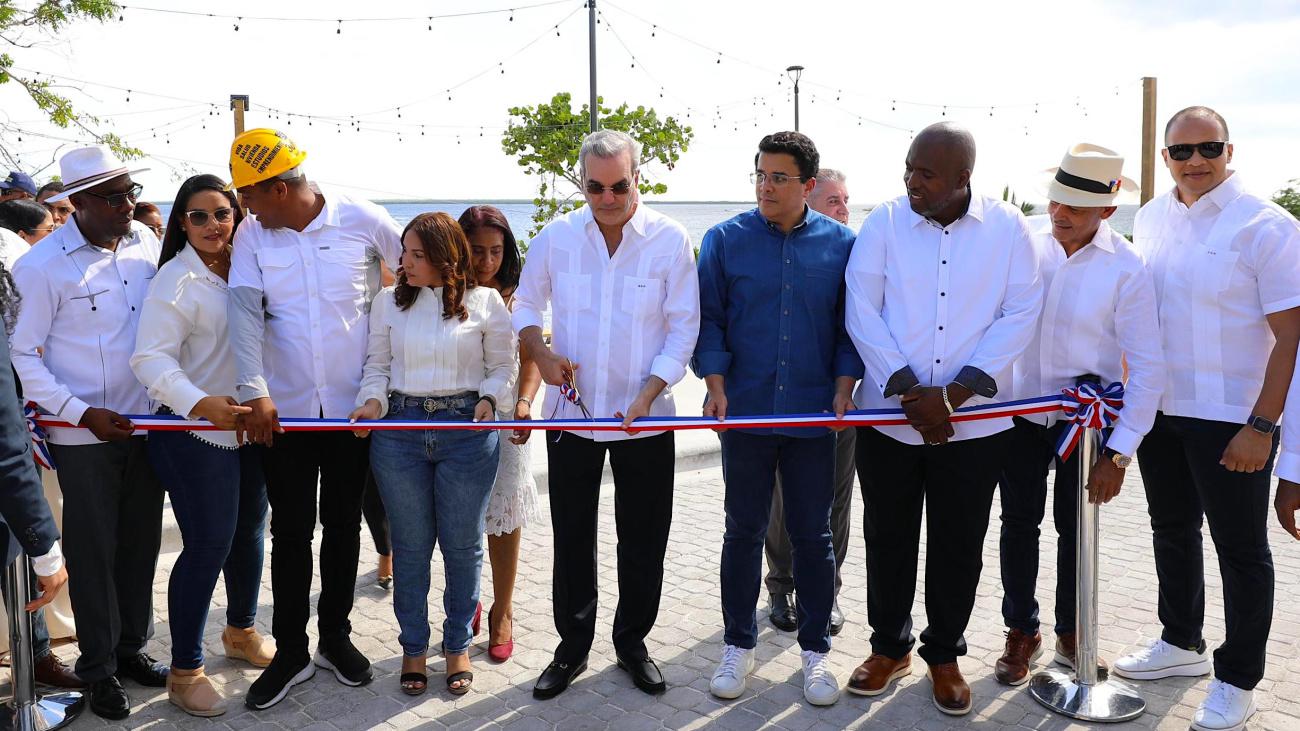 Presidente Abinader inaugura nuevo malecón de Caleta en La Romana