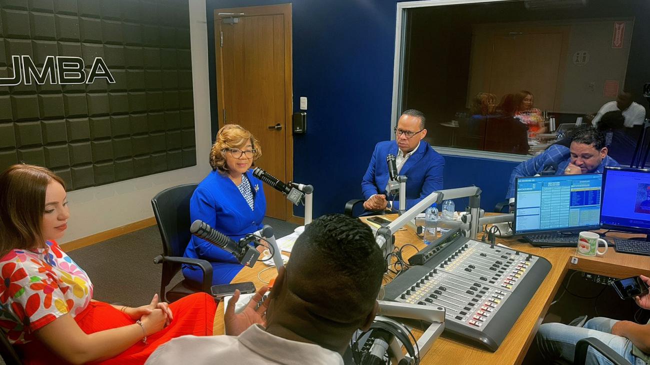 OALYA DOTEL - ENTREVISTADA EN LA EMISORA RUMBA fm - 02